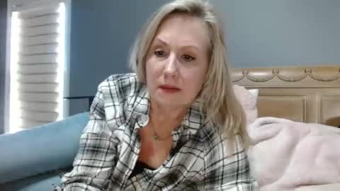 LisaisLuscious online show from January 4, 4:43 pm