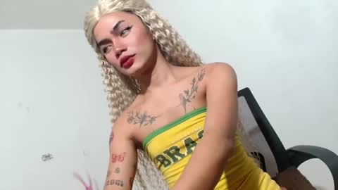 sexyhotbabe18 online show from March 13, 12:28 am