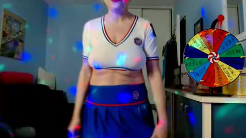 Snapshot of sexyjennyeu chatting on September 10, 7:58 pm Jenny online show from September 10, 7:58 pm