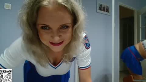 Snapshot of sexyjennyeu chatting on July 17, 7:41 pm Jenny online show from July 17, 7:41 pm