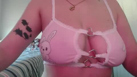 Snapshot of sexyjessicavega chatting on May 2, 8:25 pm sexyjessicavega online show from May 2, 8:25 pm