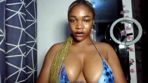 Snapshot of sexykuchie889 chatting on August 5, 8:39 am malia online show from August 5, 8:39 am