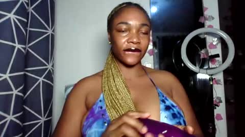 Snapshot of sexykuchie889 chatting on August 6, 6:54 pm malia online show from August 6, 6:54 pm
