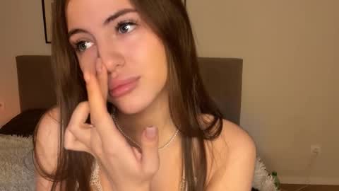 Snapshot of sexylabubu chatting on November 8, 9:35 pm arya online show from November 8, 9:35 pm