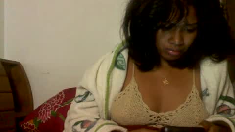 Snapshot of sexylarra12 chatting on May 16, 2:19 am sexylarra12 online show from May 16, 2:19 am