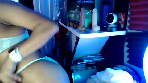 SEXYLATINCOUPLE online show from December 17, 7:29 am