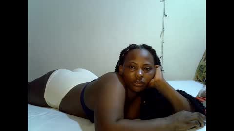 Snapshot of sexylinaa_ chatting on December 2, 11:34 am Sexylina online show from December 2, 11:34 am