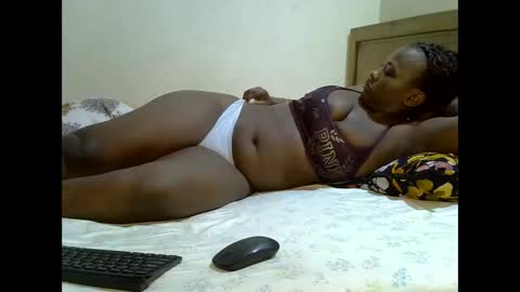 Snapshot of sexylinaa_ chatting on February 12, 9:10 am Sexylina online show from February 12, 9:10 am