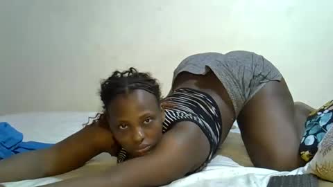 Snapshot of sexylinaa_ chatting on February 15, 11:17 am Sexylina online show from February 15, 11:17 am