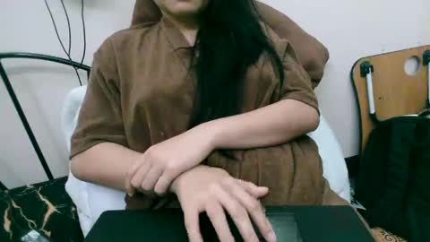 Lily online show from December 7, 8:44 am