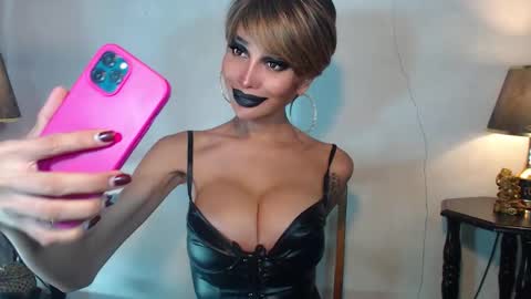 Queen Sofia online show from May 1, 3:11 am