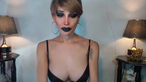 Queen Sofia online show from May 11, 1:55 am
