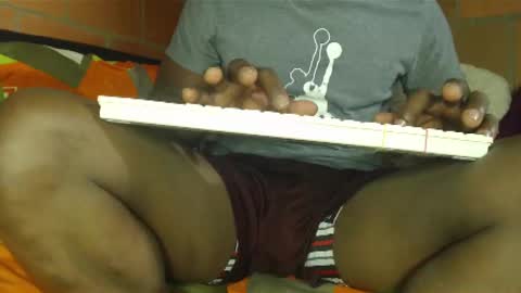 Snapshot of sexymen27cm chatting on January 3, 2:32 am sexymen27cm online show from January 3, 2:32 am