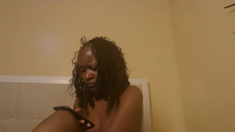 Snapshot of sexymia56 chatting on September 14, 2:05 pm Miss mia online show from September 14, 2:05 pm