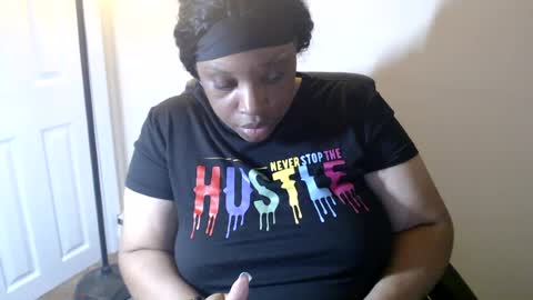 Snapshot of sexymona1218 chatting on July 10, 3:44 am SexyMona online show from July 10, 3:44 am
