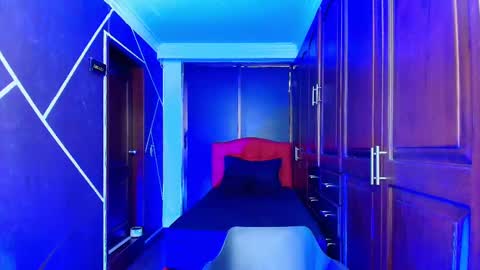 N A F online show from February 12, 7:13 pm