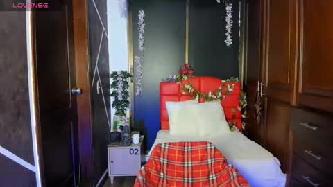 N A F online show from December 3, 7:12 pm