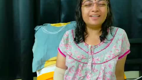 Snapshot of sexyniharika chatting on October 22, 6:24 am Niharika online show from October 22, 6:24 am