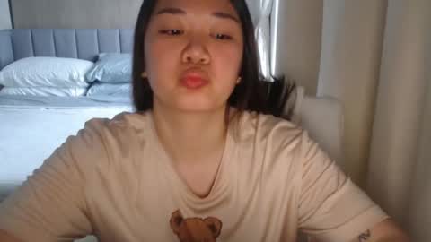 Snapshot of sexypenguin13 chatting on December 2, 10:18 am sexypenguin13 online show from December 2, 10:18 am