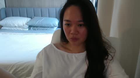 Snapshot of sexypenguin13 chatting on December 4, 9:40 am sexypenguin13 online show from December 4, 9:40 am