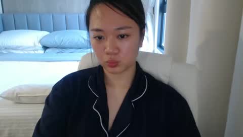 Snapshot of sexypenguin13 chatting on December 6, 10:05 am sexypenguin13 online show from December 6, 10:05 am
