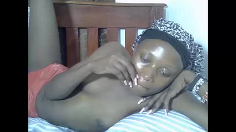 Snapshot of sexypetite4 chatting on May 12, 7:27 am SHARON online show from May 12, 7:27 am