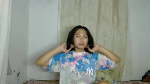 Snapshot of sexypetiteraine chatting on June 5, 8:20 am sexypetiteraine online show from June 5, 8:20 am