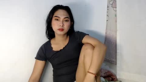 Snapshot of sexypetiteraine chatting on June 7, 11:36 am sexypetiteraine online show from June 7, 11:36 am