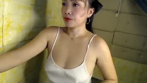Snapshot of sexypinaymiya chatting on February 24, 3:33 am Miyah online show from February 24, 3:33 am
