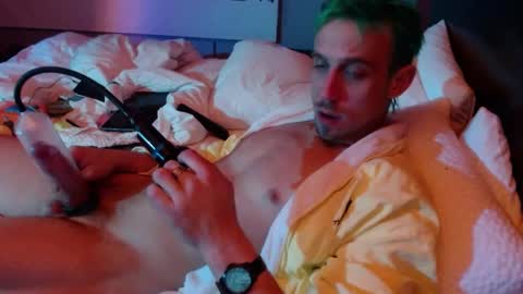 Snapshot of sexypossum chatting on February 14, 2:54 pm Possum online show from February 14, 2:54 pm