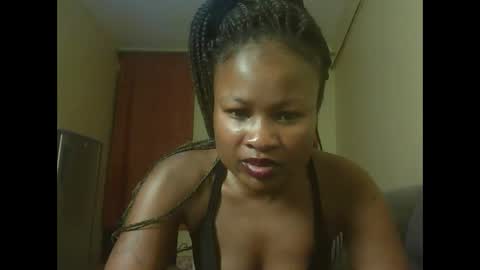 Snapshot of sexyqueenivy chatting on October 2, 6:48 pm queenivy online show from October 2, 6:48 pm