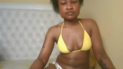 Snapshot of sexyqueenivy chatting on November 1, 6:32 pm queenivy online show from November 1, 6:32 pm