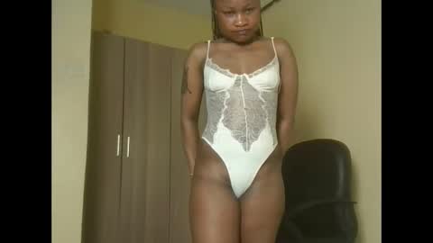 Snapshot of sexyqueenivy chatting on November 3, 2:57 am queenivy online show from November 3, 2:57 am