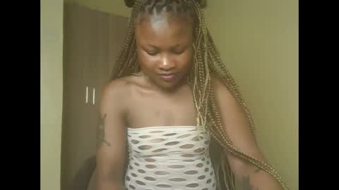 Snapshot of sexyqueenivy chatting on November 4, 3:05 am queenivy online show from November 4, 3:05 am