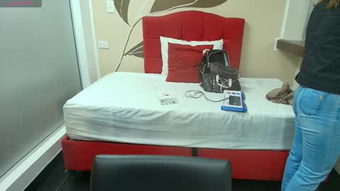 Snapshot of sexyrachel_ chatting on September 11, 11:43 am R A C H E L online show from September 11, 11:43 am