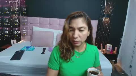 Snapshot of sexyrachel_ chatting on September 21, 12:18 pm R A C H E L online show from September 21, 12:18 pm