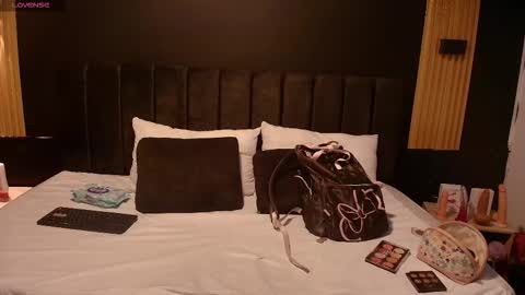 Snapshot of sexyrachel_ chatting on October 5, 11:41 am R A C H E L online show from October 5, 11:41 am