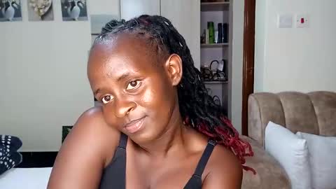 sexyreddebony online show from January 17, 2:18 pm