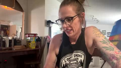 sexytillygurl online show from May 6, 9:53 pm