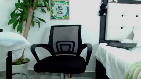 sexytommy_ online show from February 12, 6:25 pm