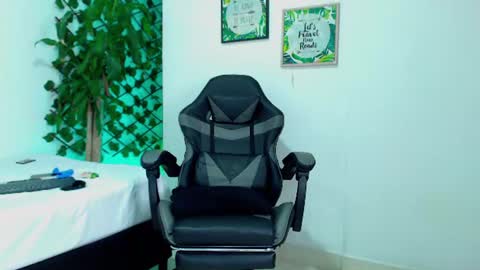sexytommy_ online show from June 19, 3:44 am