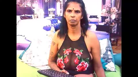 Snapshot of sexyva4u2luv chatting on October 30, 7:36 pm sexyva4u2luv online show from October 30, 7:36 pm