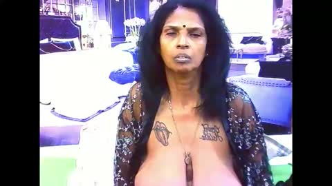 Snapshot of sexyva4u2luv chatting on November 6, 6:53 pm sexyva4u2luv online show from November 6, 6:53 pm