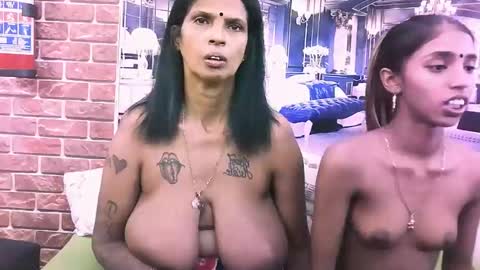 Snapshot of sexyva4u2luv chatting on November 10, 8:46 am sexyva4u2luv online show from November 10, 8:46 am