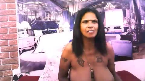 Snapshot of sexyva4u2luv chatting on November 13, 11:58 pm sexyva4u2luv online show from November 13, 11:58 pm