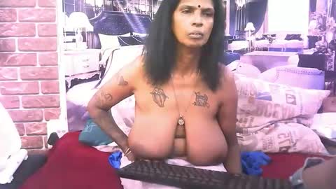 Snapshot of sexyva4u2luv chatting on December 1, 8:52 am sexyva4u2luv online show from December 1, 8:52 am