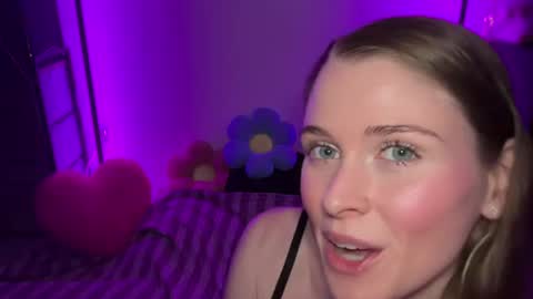 Snapshot of shadebabe chatting on June 15, 4:36 am shadebabe online show from June 15, 4:36 am