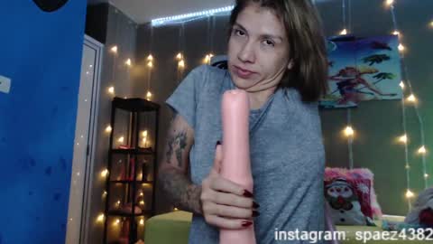 Snapshot of shadia_squirt chatting on December 17, 8:12 am shadia online show from December 17, 8:12 am