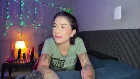 Snapshot of shadia_squirt chatting on September 24, 7:50 pm shadia online show from September 24, 7:50 pm