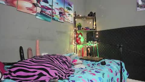 Snapshot of shadia_squirt chatting on October 27, 4:49 am shadia online show from October 27, 4:49 am